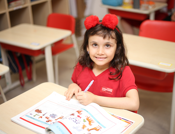 Aluna sorrindo Canadian Global School Belém